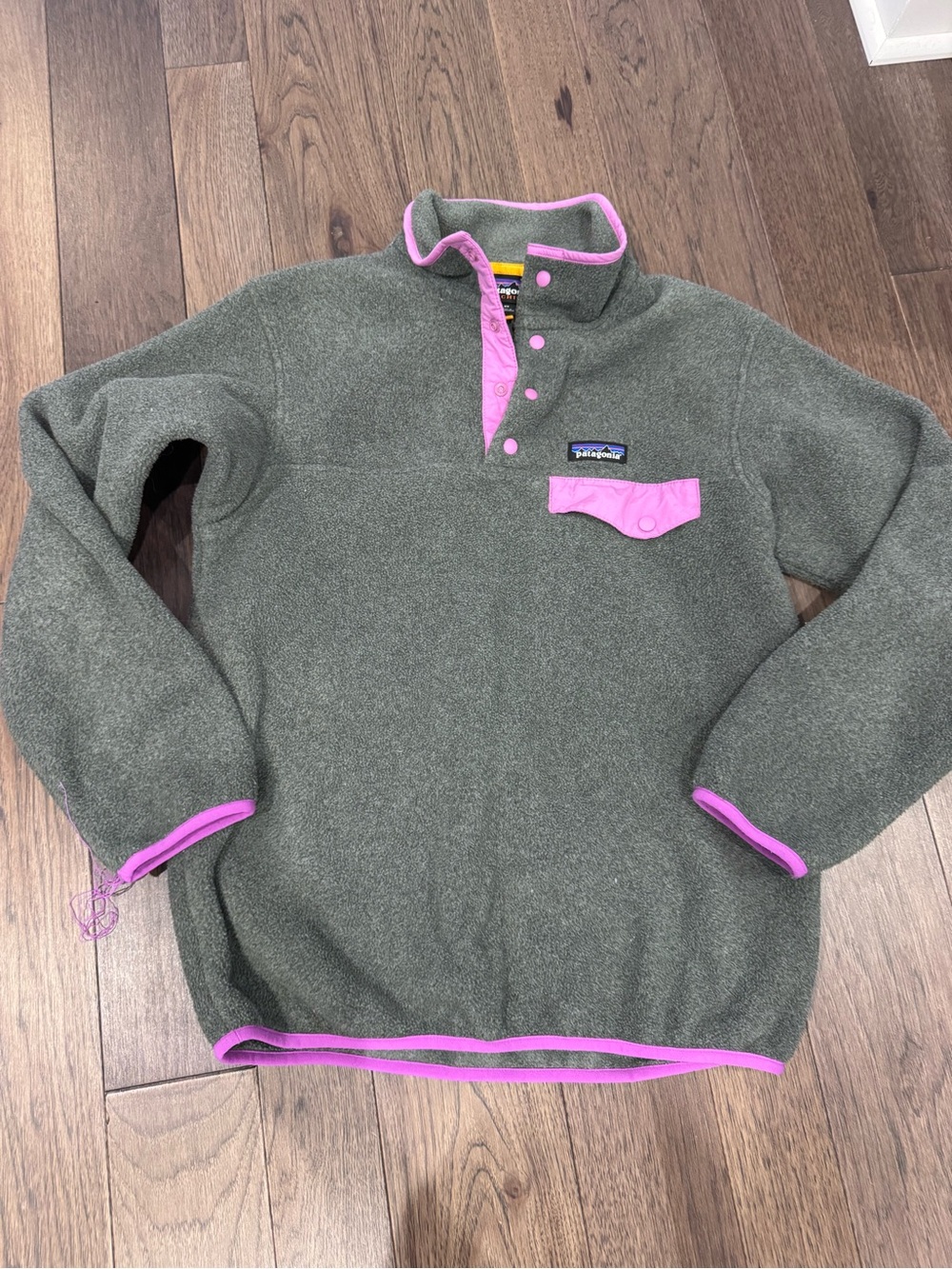 Patagonia Synchilla gray Fleece Pullover with Pink Trim